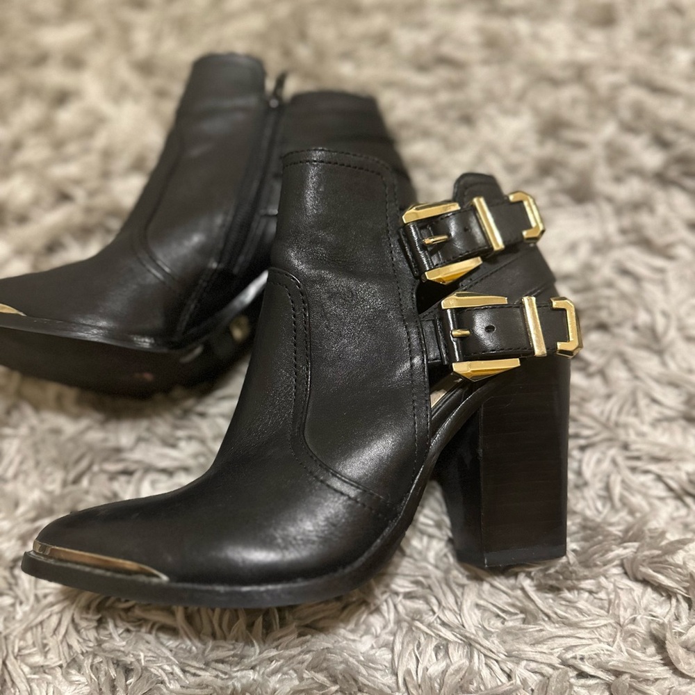 Gianni Bini black booties